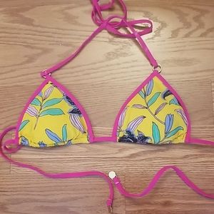 CLOSET CLOSING DVF Bikini top in EUC